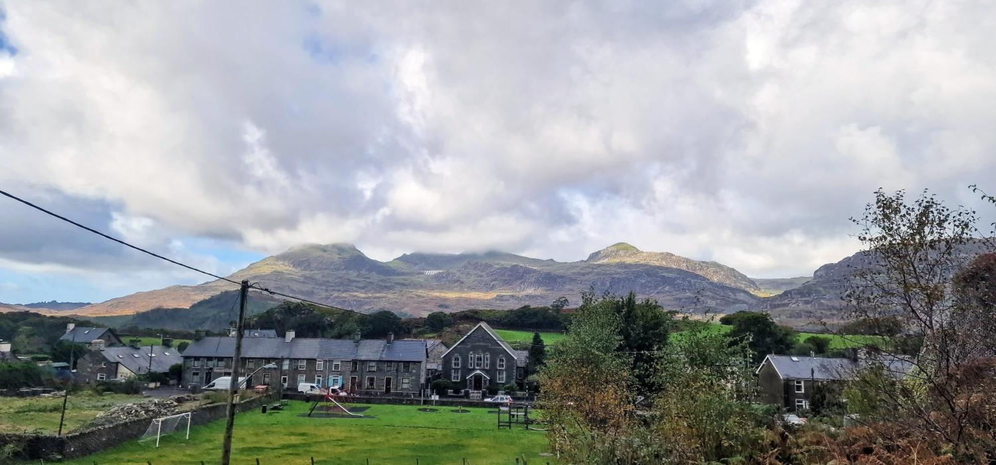 Cheerful 2 Bed Home With Mountain Views Blaenau Ffestiniog Exterior foto